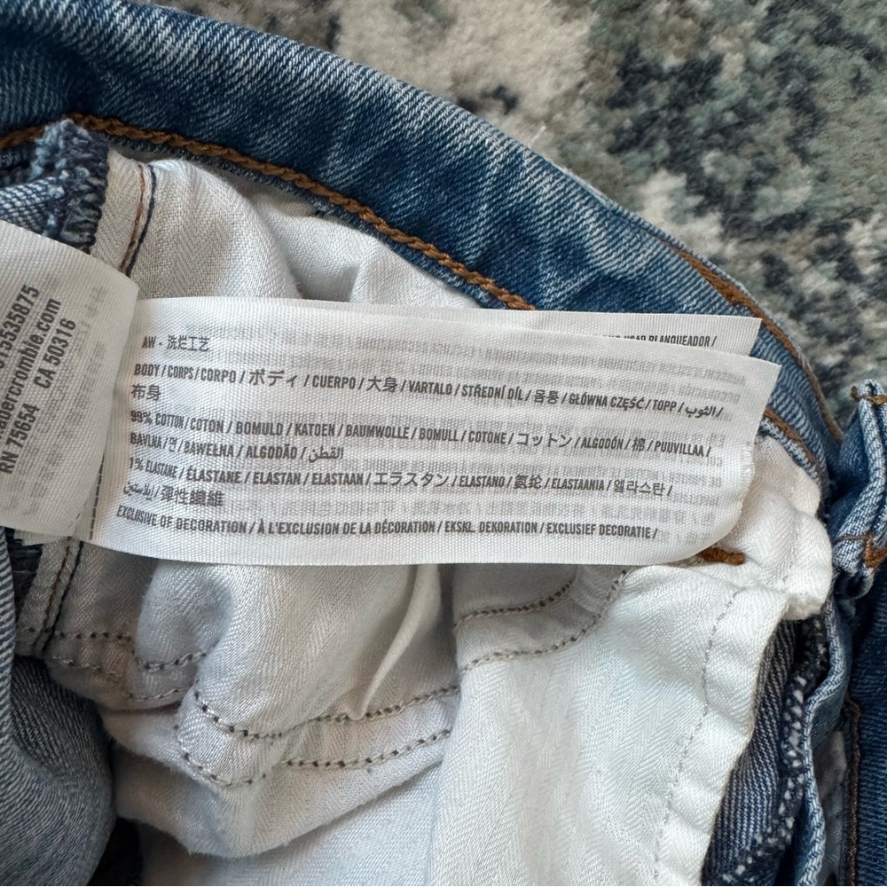 Size 26 2 Short The Mom High Rise Jeans Abercrombie & Fitch Blue Straight Leg - Picture 7 of 15